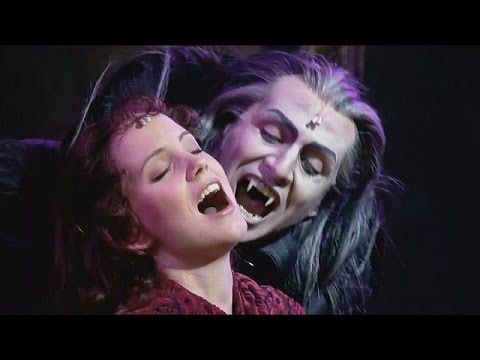Deslumbra al mirar la danza de los vampiros: una experiencia única