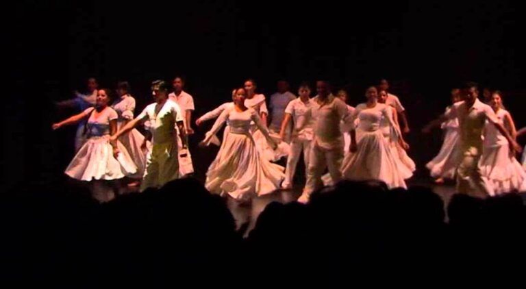 Descubre las vibrantes danzas típicas de Uruguay: una explosión de tradición